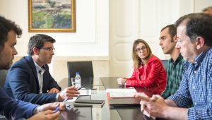 El presidente Jorge Rodríguez y el alcalde de Villar del Arzobispo, Vicente Portolés.