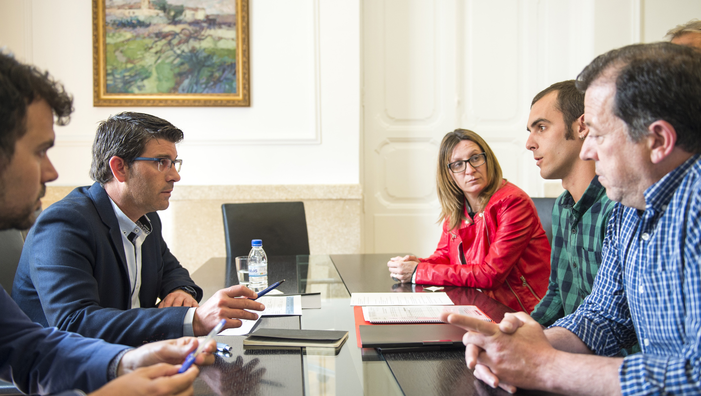 El presidente Jorge Rodríguez y el alcalde de Villar del Arzobispo, Vicente Portolés.