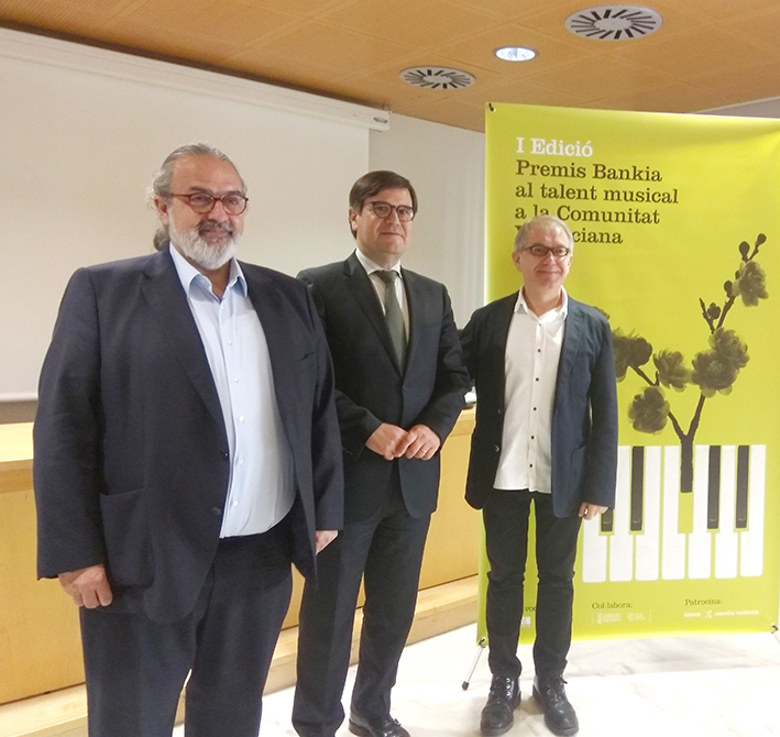 Pedro Rodríguez, presidente de la FSMCV; Francisco Muñoz, director de Banca Privada de Bankia en la Comunidad Valenciana; Abel Guarinos, director general del Institut Valencià de Cultura.