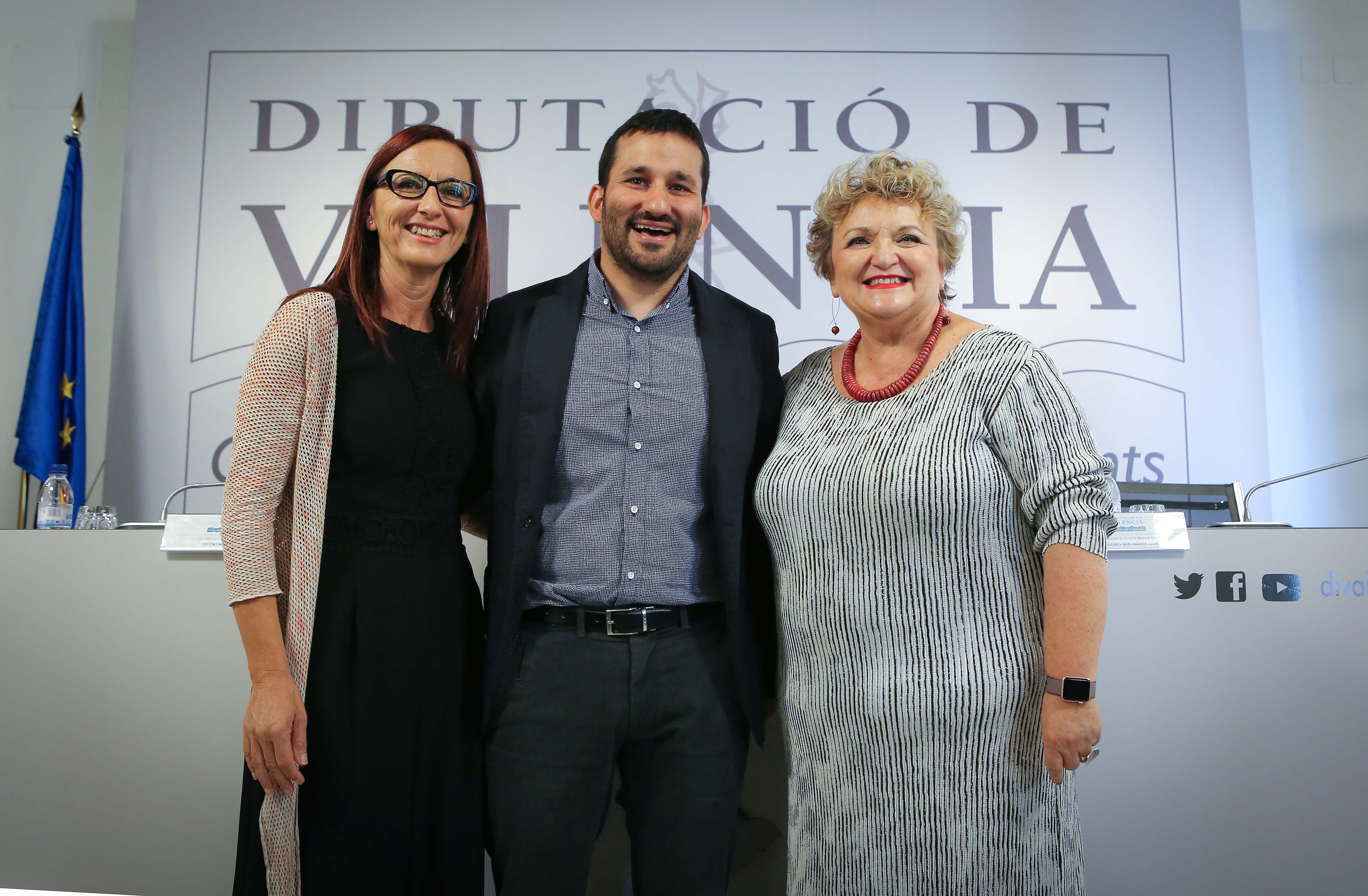 Maria Josep Amigó, Vicent Marzà y Mercedes Berenguer durante la presentación del Plan Municipal de Mantenimiento de Escuelas.