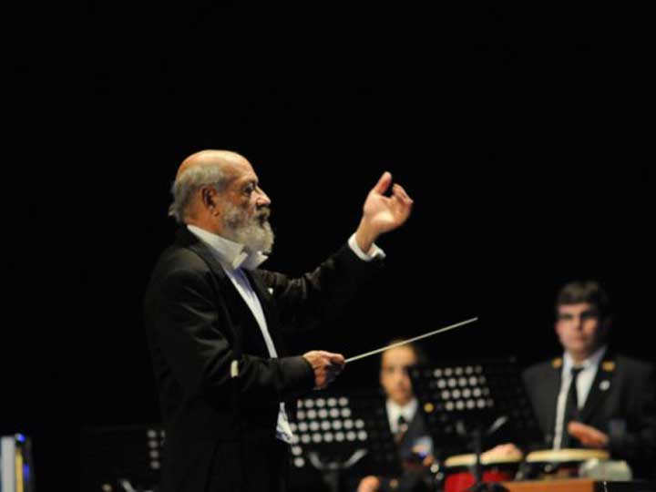 El maestro Norman Milanés en una imagen de la Associació Unió Musical de Bocairent.
