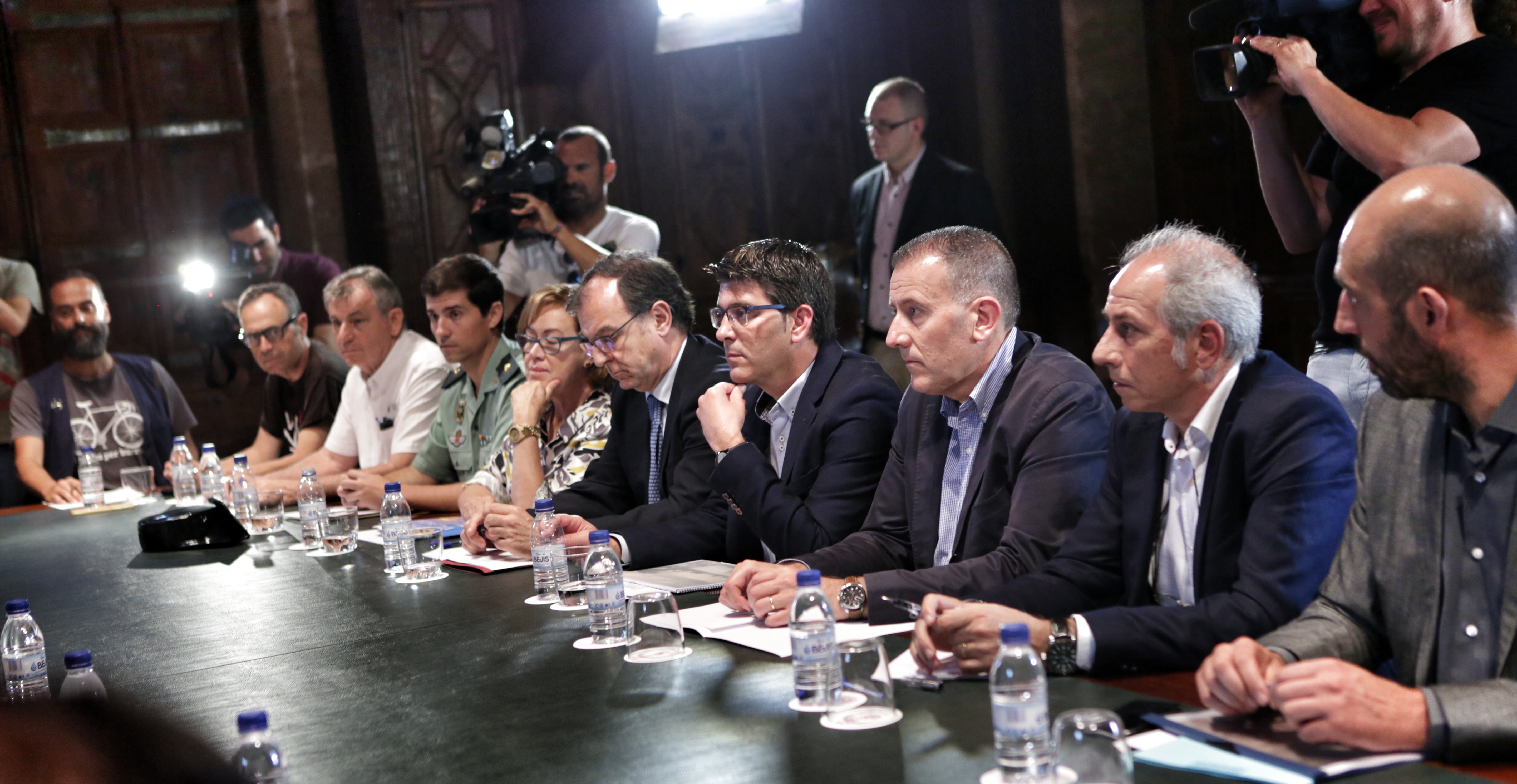 El presidente, Jorge Rodríguez, y el diputado de Carreteras, Pablo Seguí, participan en la reunión convocada por Ximo Puig en el Palau para buscar soluciones al repunte de la siniestralidad en las carreteras.