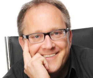 La Concejalía de Cultura, así como ambas sociedades musicales, han decidido por unanimidad que Mauderer repita como Presidente de Honor.