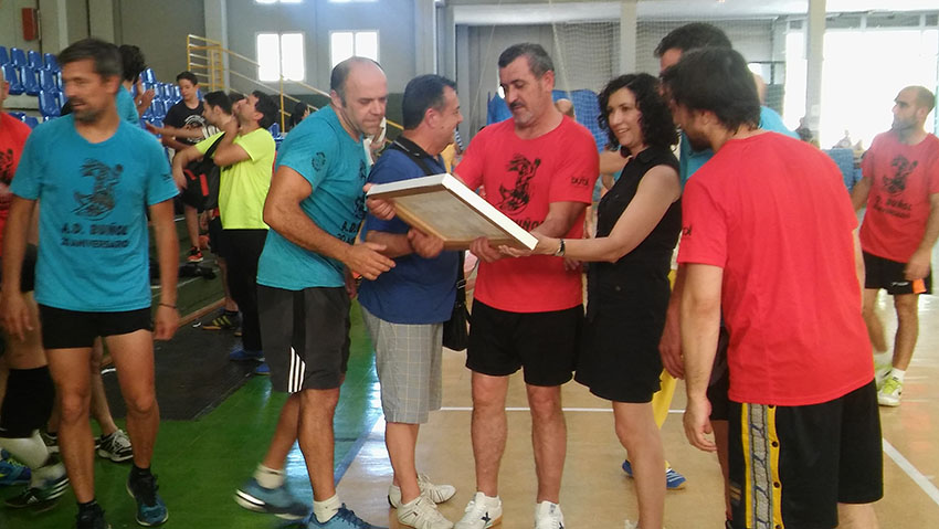 Tras el partido, el club rindió un homenaje a Venancio Galarza, por su trayectoria y su dedicación a la entidad, tanto jugador, así como ahora de directivo.