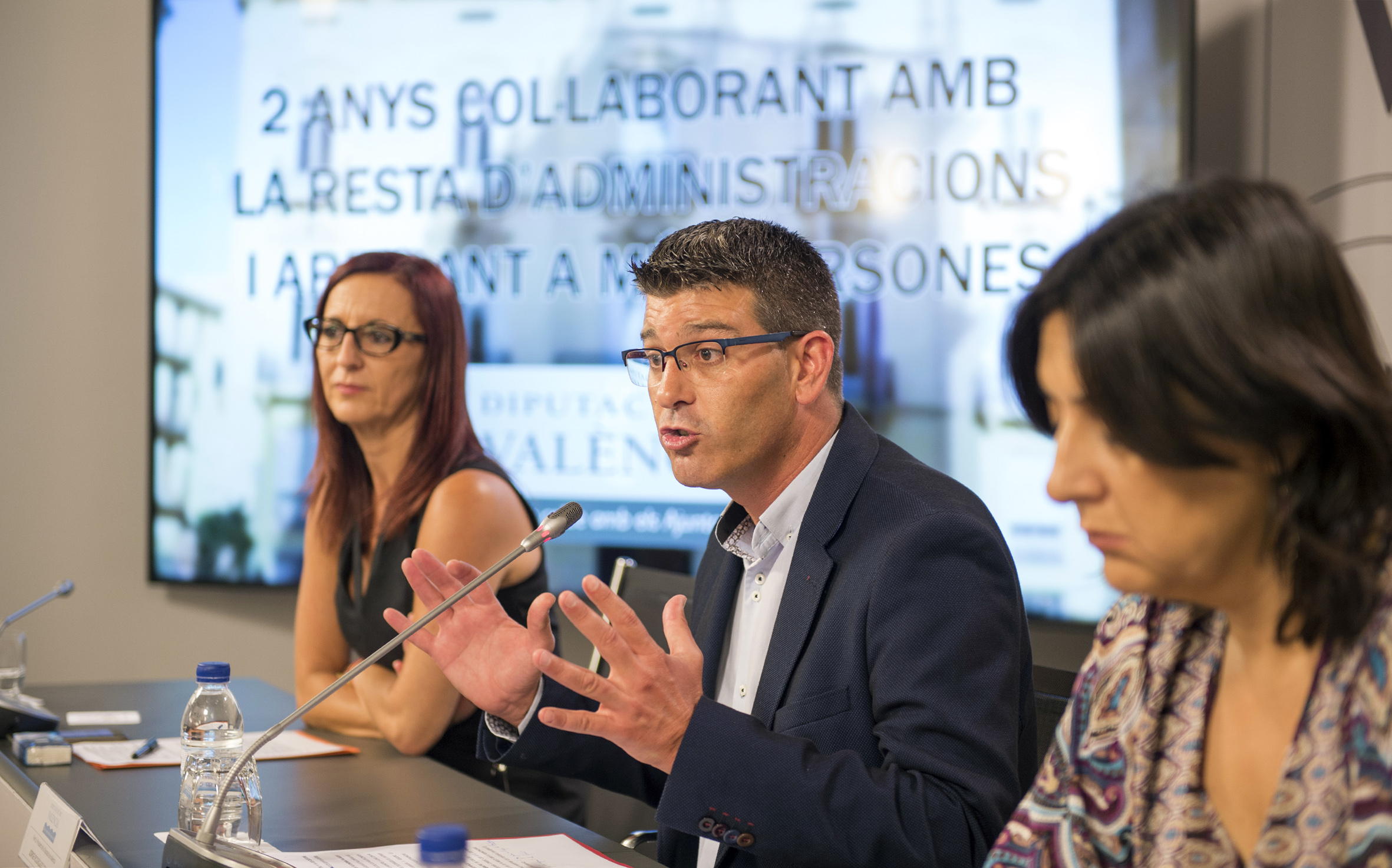 Jorge Rodríguez, Mª Josep Amigó y Rosa Pérez Garijo en la rueda de prensa por el balance de dos años de gestión en la Diputación.