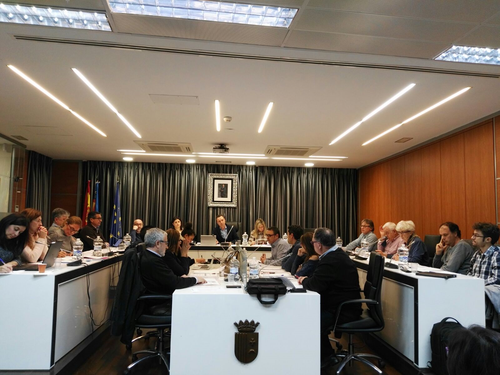El Ayuntamiento de Riba-roja reunió a la comisión de investigación que analiza y estudia las presuntas escuchas ilegales de la formación de Riba-roja Pot a los concejales de Ciudadanos.