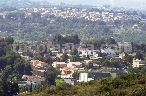 Viviendas y diseminados de la urbanización de Calicanto, en el término municipal de Chiva.