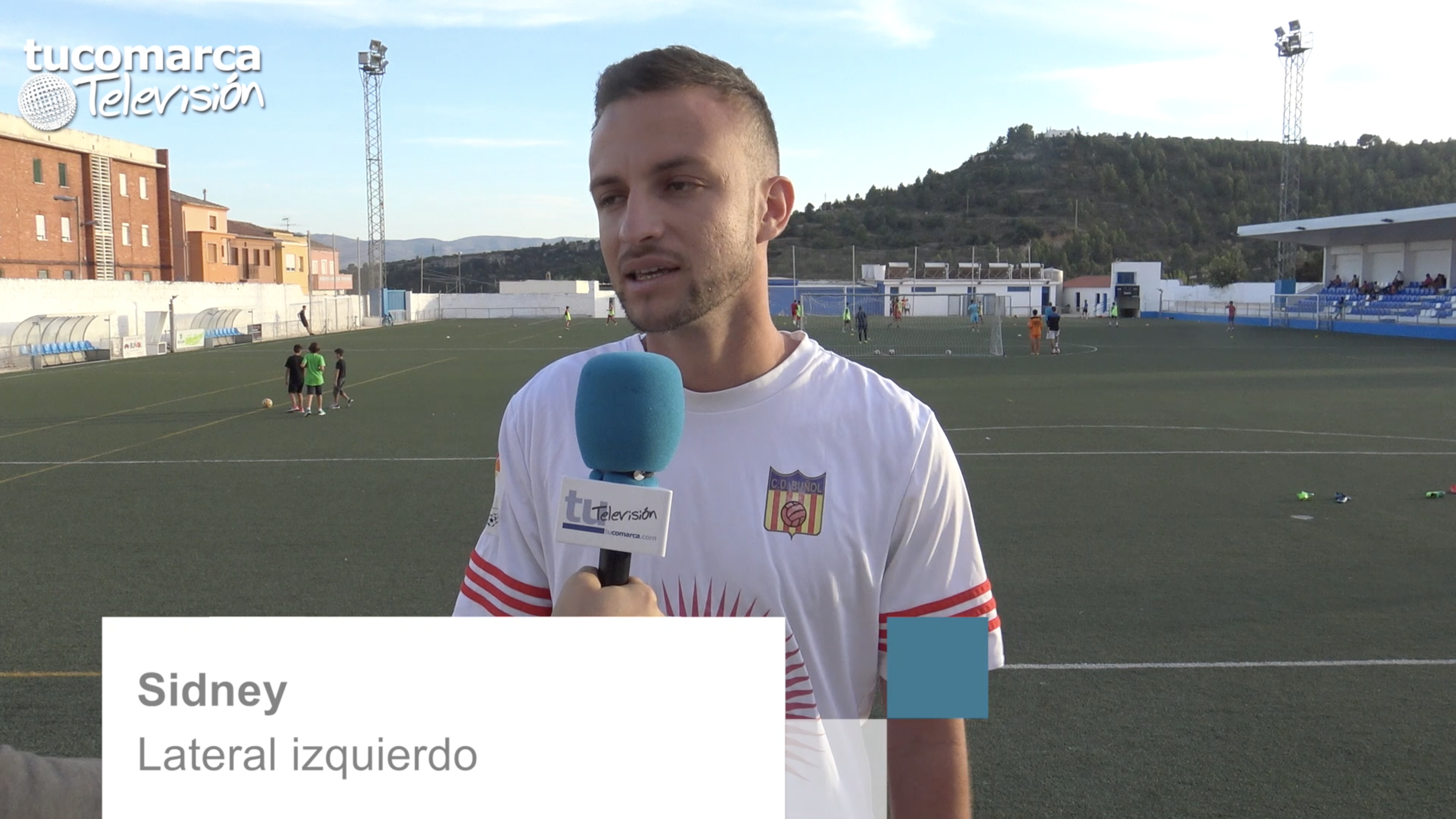 El jugador Sidney que está sinendo probado por el CD Buñol.
