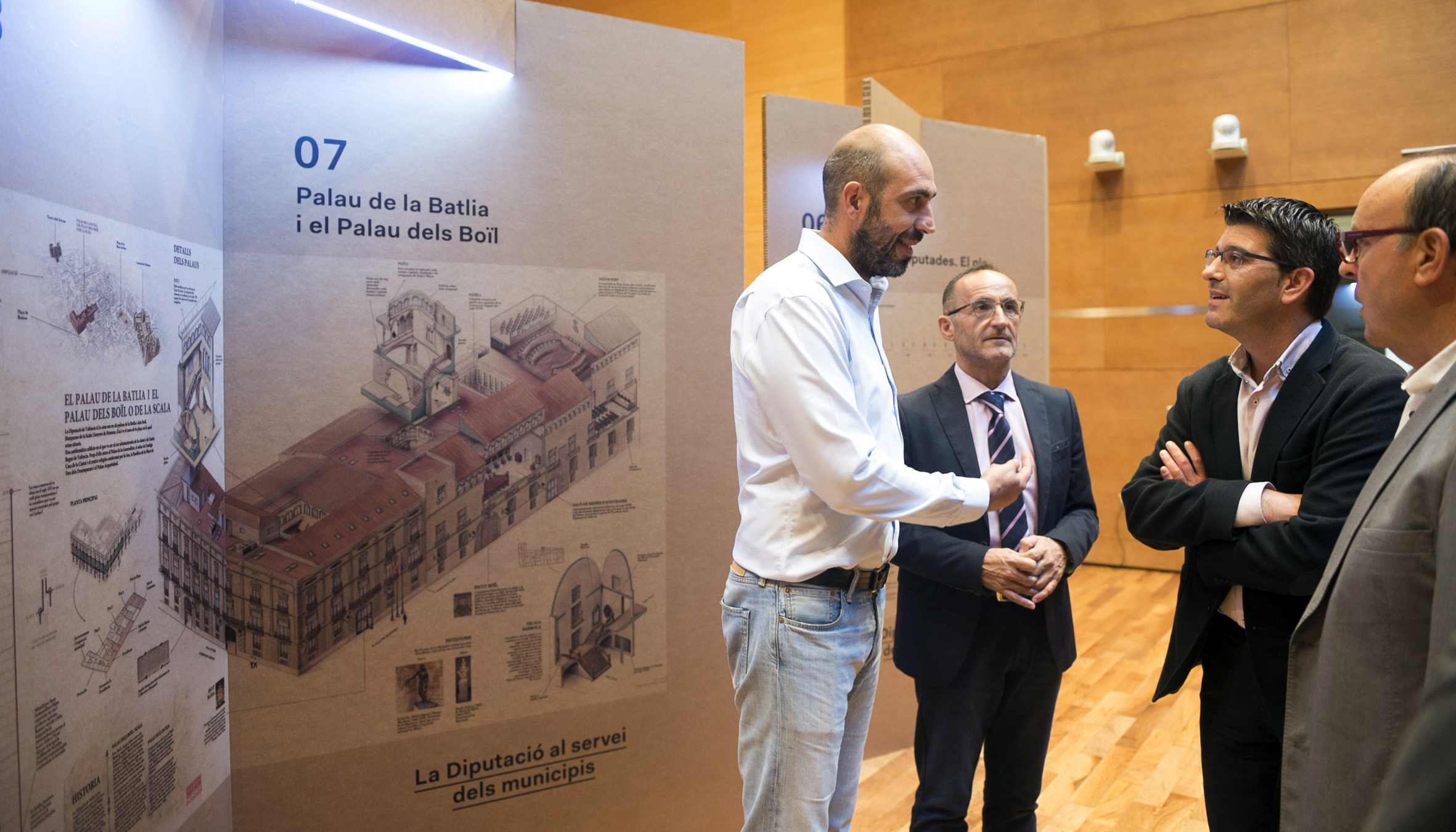 La Diputación abre sus puertas para dar a conocer a los ciudadanos su historia y los servicios que presta.