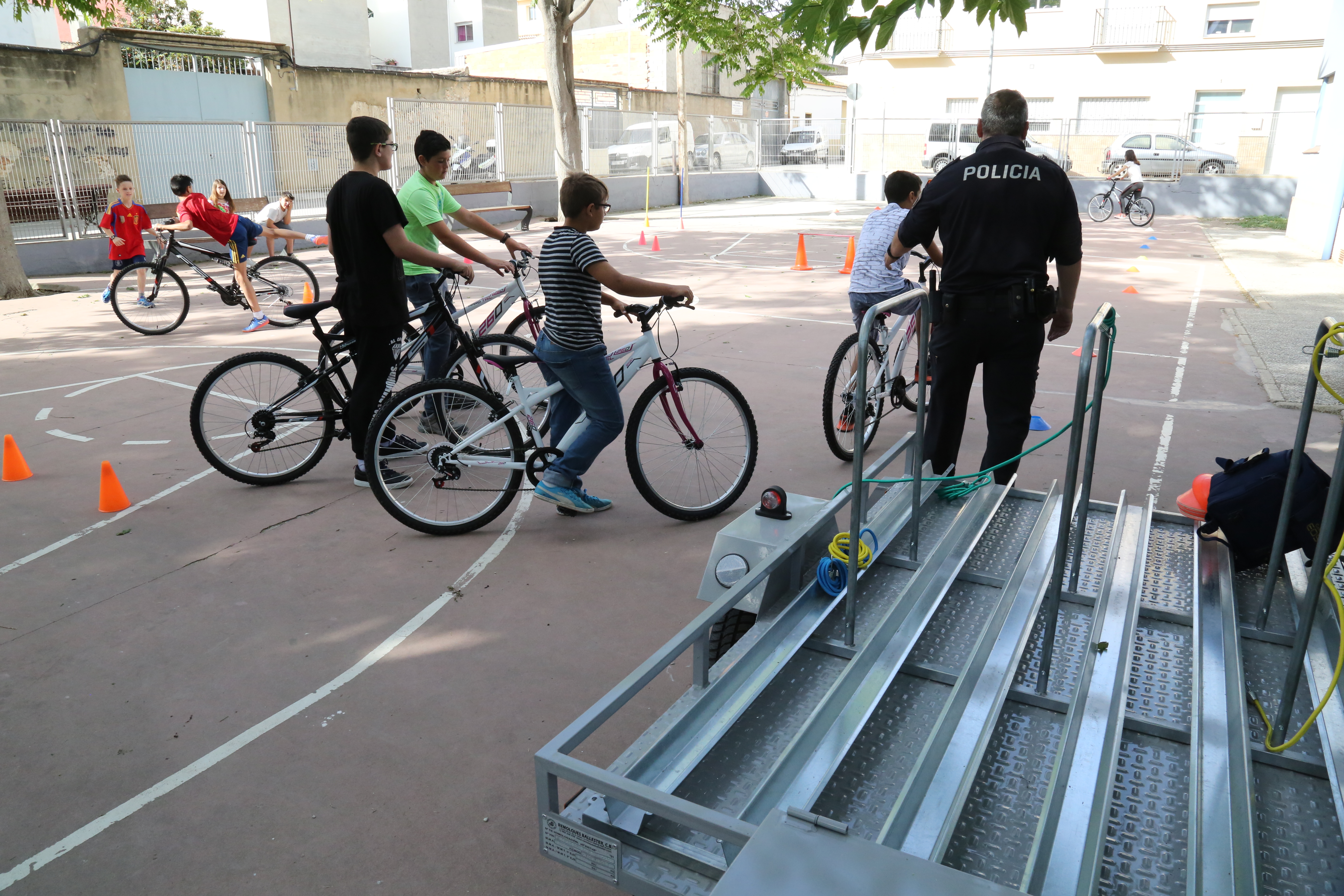 Las sesiones tienen una duración de una hora y van adecuadas a la edad del alumnado.