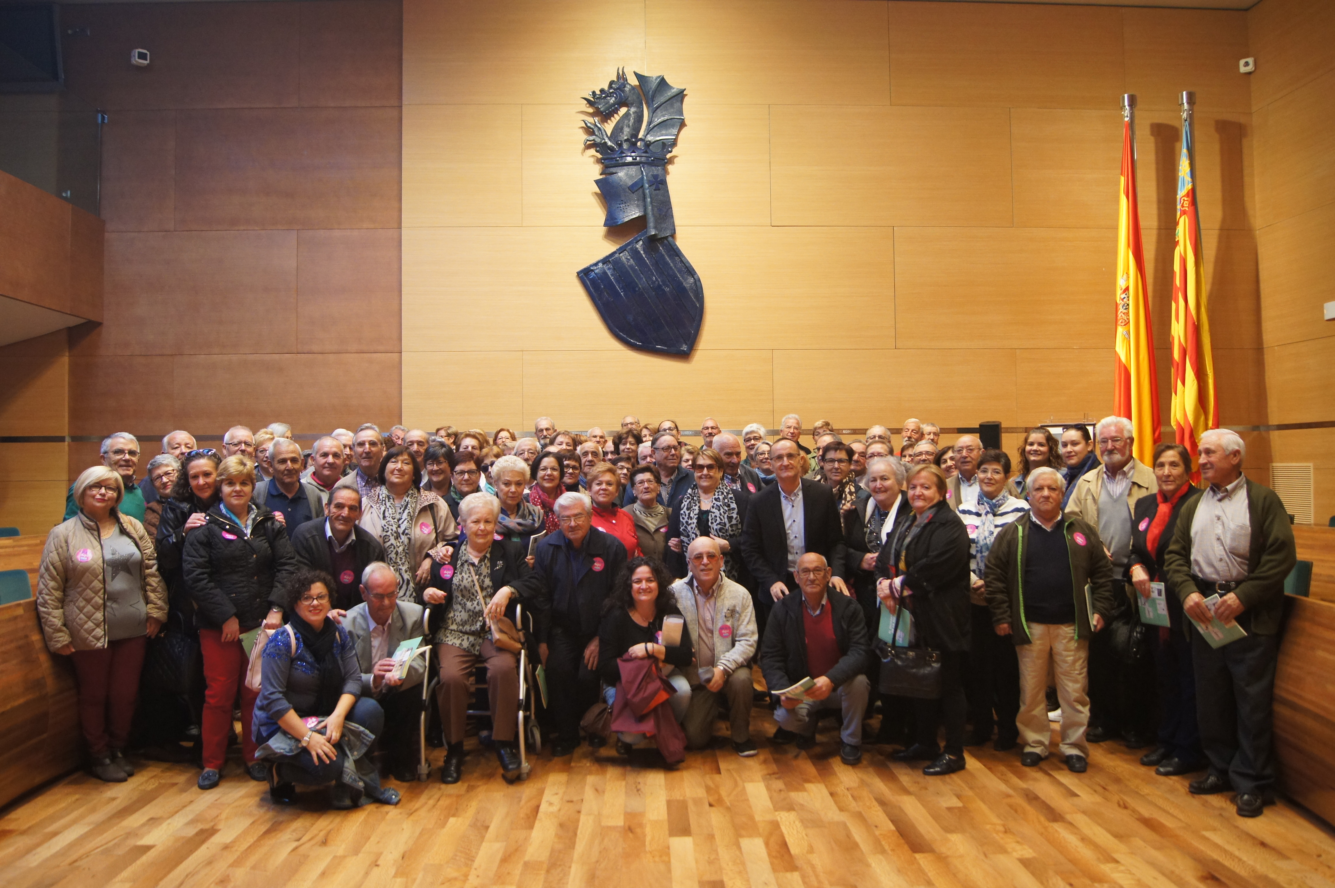 Vecinos y vecinas de Torres Torres y Benagéber durante su visita a la Diputación de Valencia.