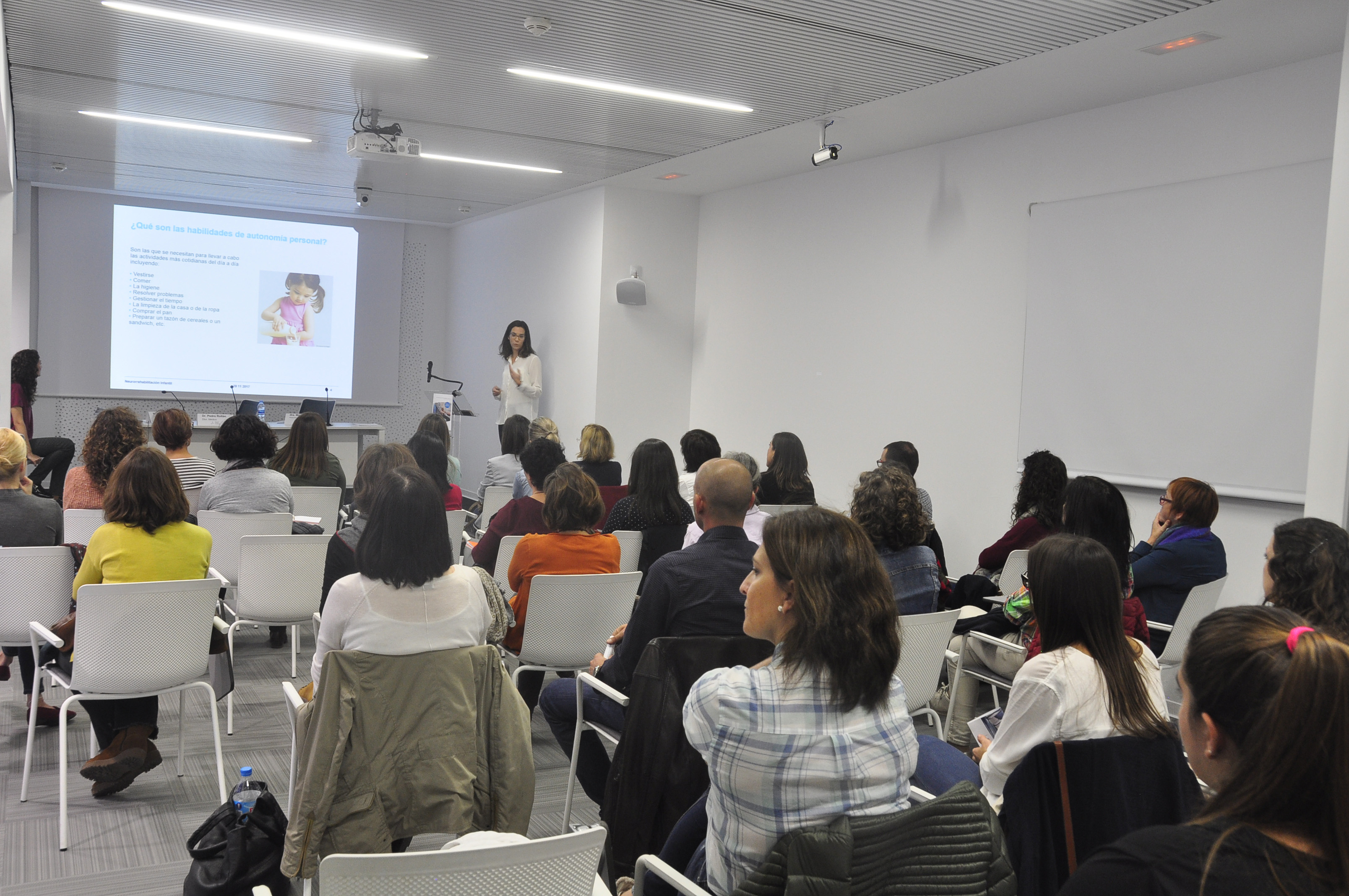 El Hospital de Manises ha celebrado la conferencia Daño Cerebral Adquirido en la infancia.
