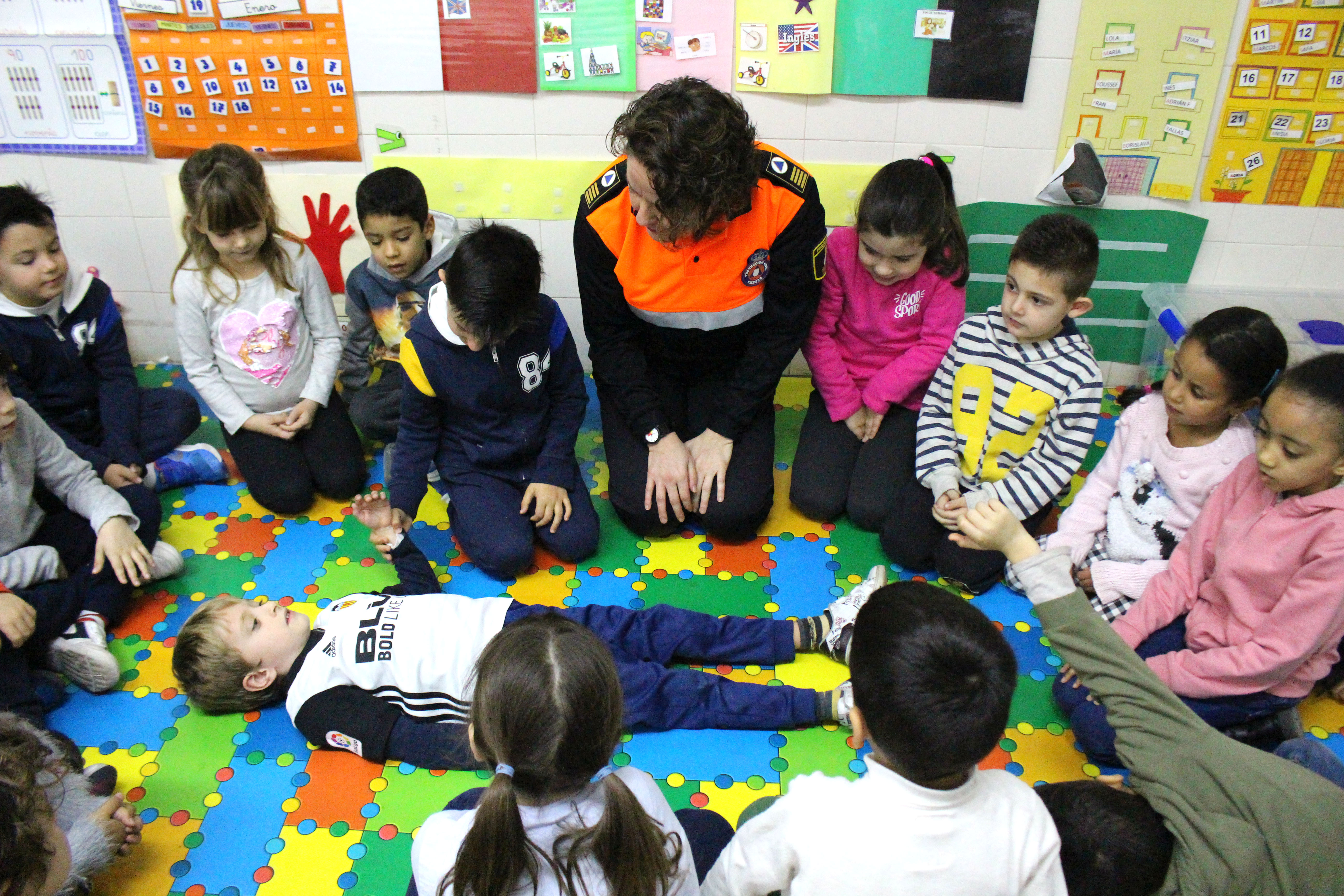 Al finalizar la jornada todos los alumnos y alumnas participantes recibieron una insignia como muestra simbólica.