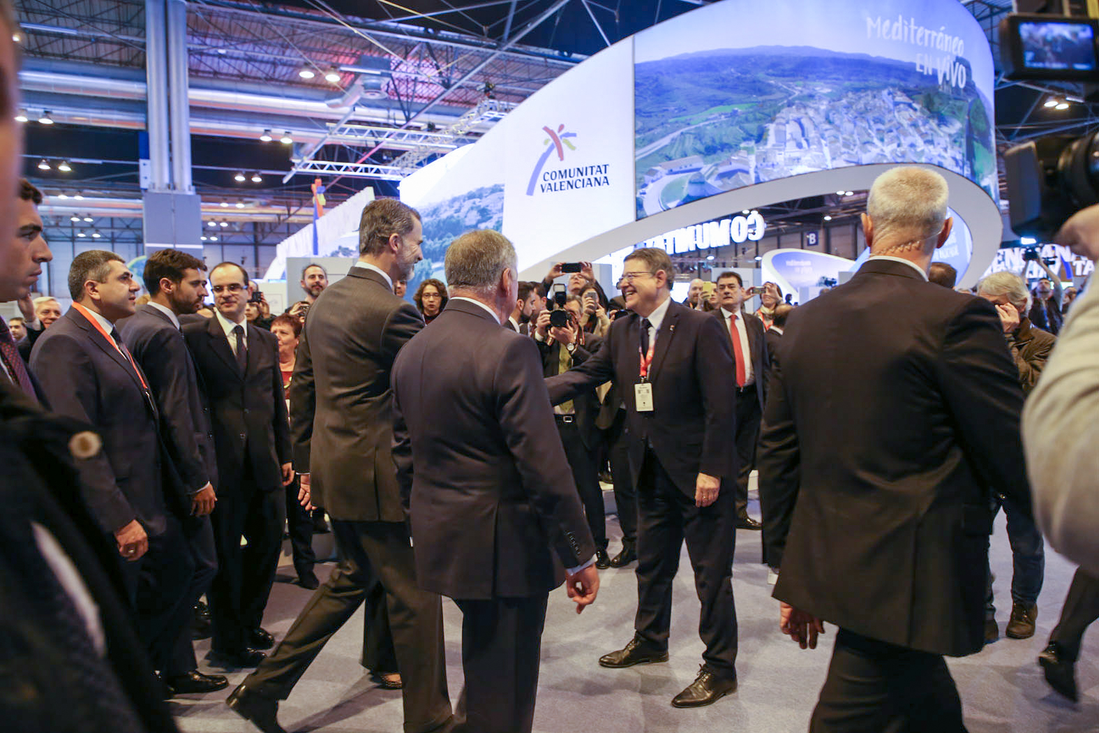 El president de la Generalitat, Ximo Puig, ha recibido a Sus Majestades los Reyes don Felipe y doña Letizia en el estand de la Comunitat Valenciana en la Feria Internacional de Turismo (Fitur).