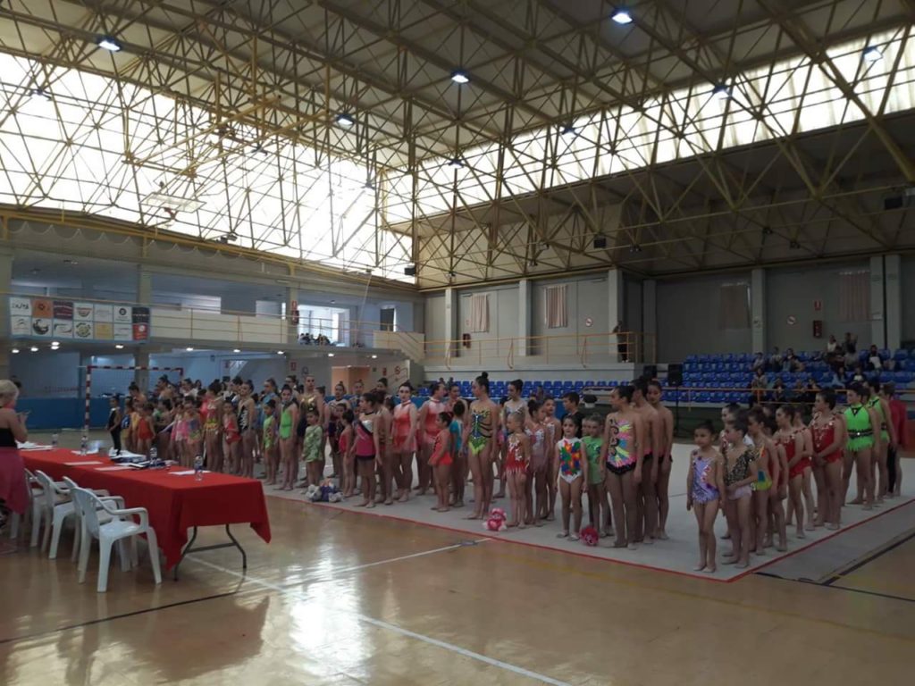 El polideportivo del Planel de Buñol presentó un aspecto magnífico con los jóvenes deportistas.