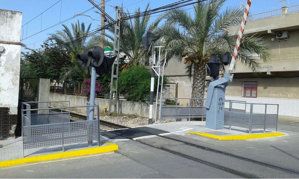 Las obras han permitido mejorar las condiciones de seguridad en ambos pasos a nivel.