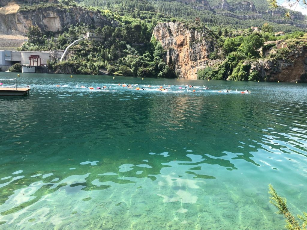 Una imagen de la edición de 2017 de la travesía de Cortes de Pallás.