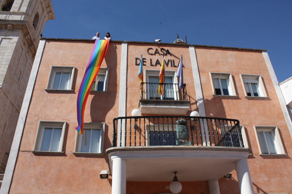 L'Ajuntament de Turís s'uneix a la commemoració del Dia de l'Orgull gai.