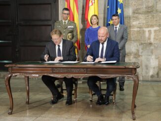 Acto de la firma del protocolo posterior a la reunión.