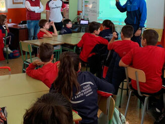 El Ayuntamiento de Vilamarxant promociona la pilota valenciana a través de un programa en colegios.