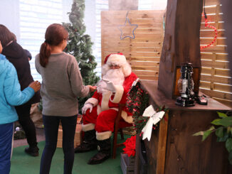 Cheste da la bienvenida a la Navidad con una fiesta infantil.